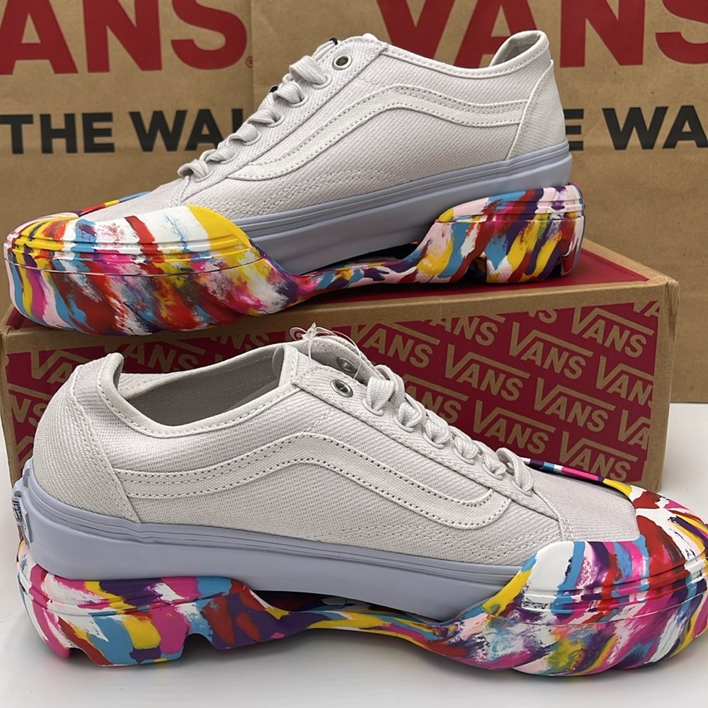 Vans WMNS White Sneakers Colorful Sole Old Skool Tape
Rainbow Swirl Nimbus Cloud - Picture 16 of 17